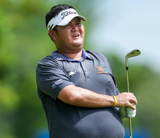 ฝนป่วน สิงห์ เอสเอที ที่บลูแซฟไฟร์ พรหม พร้อม 6 นักกอล์ฟรั้งฝูงบนคลับเฮ้าส์